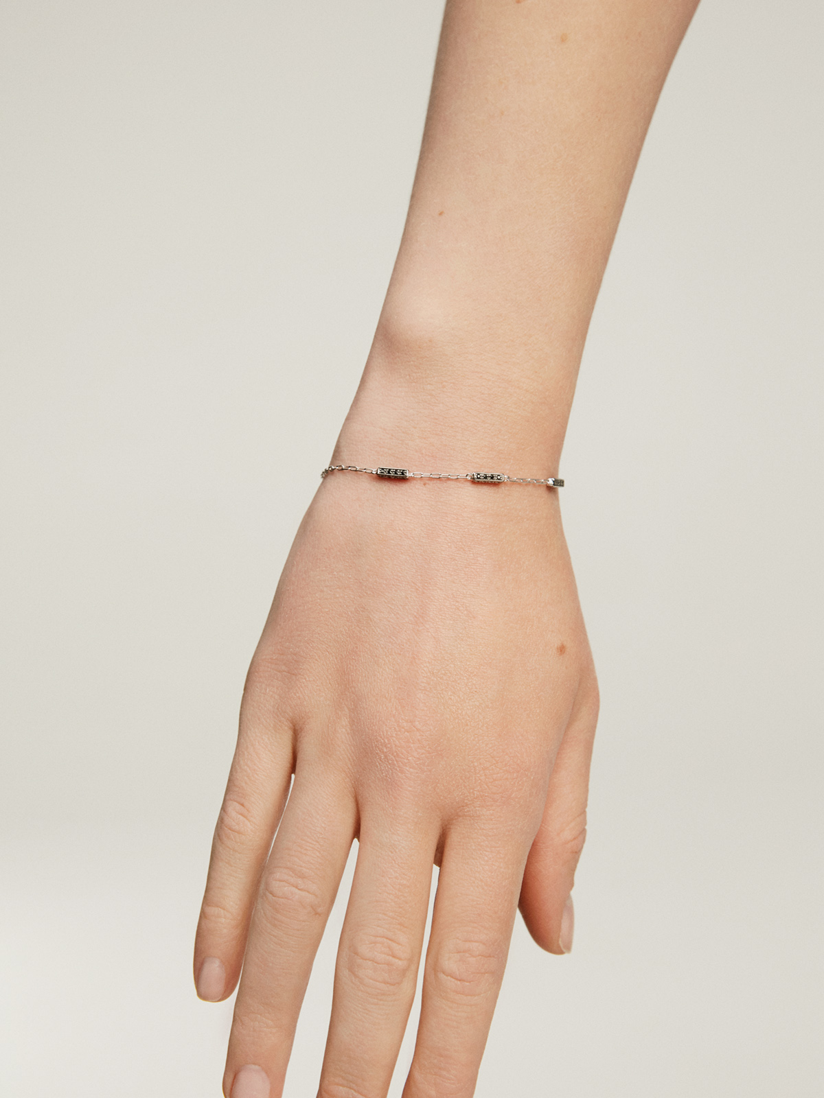 Pulsera de plata 925 con espinelas negras