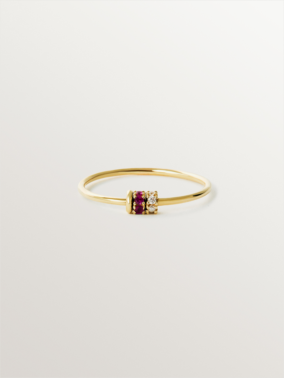 9K yellow gold ring with rubies and diamonds