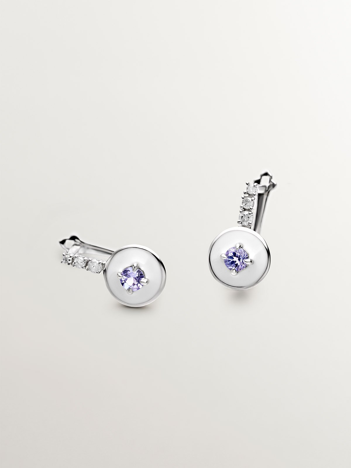 Pendientes de plata 925 con tanzanitas moradas, diamantes blancos y esmalte blanco