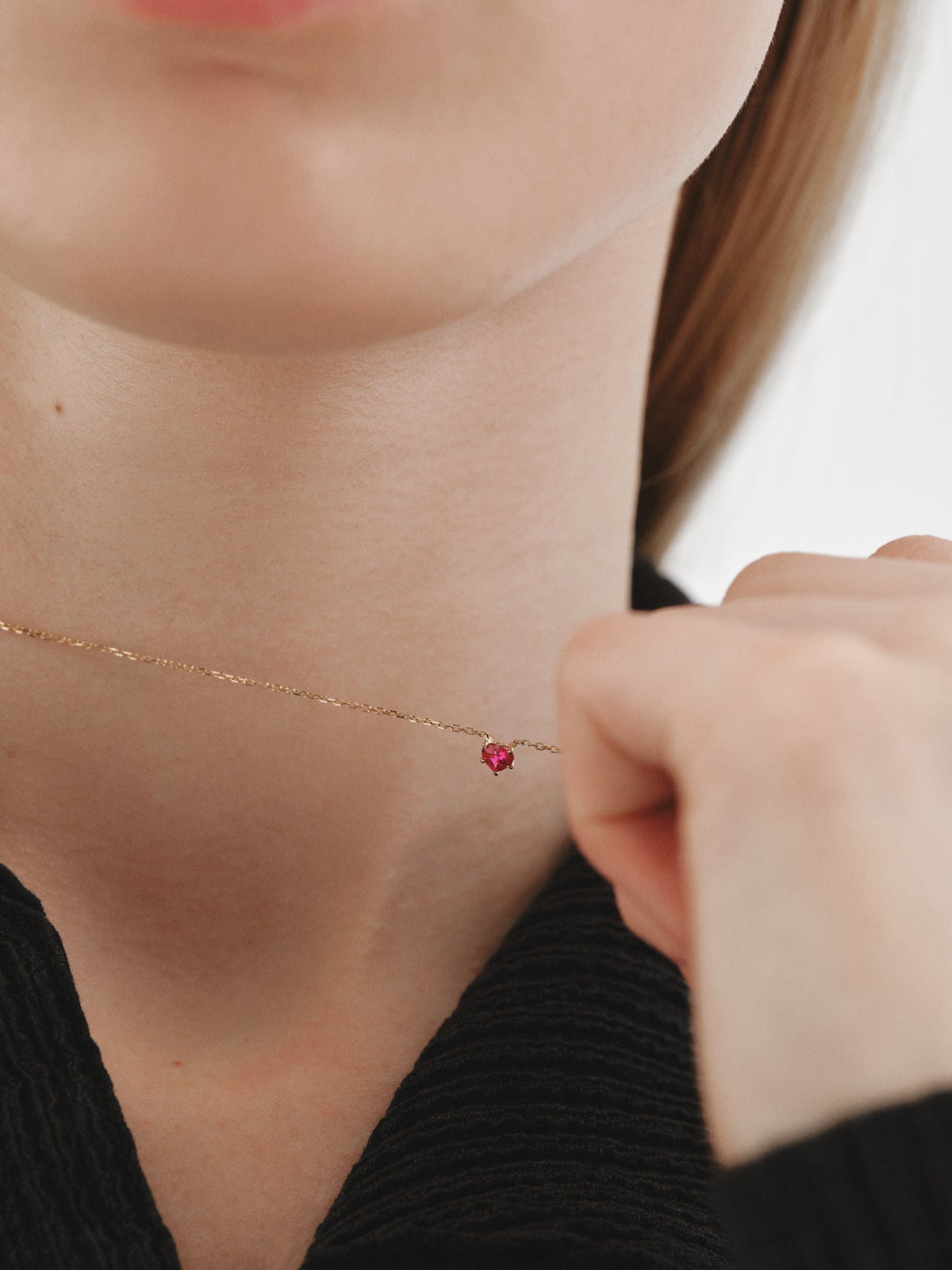 9K yellow gold pendant with heart-cut red ruby