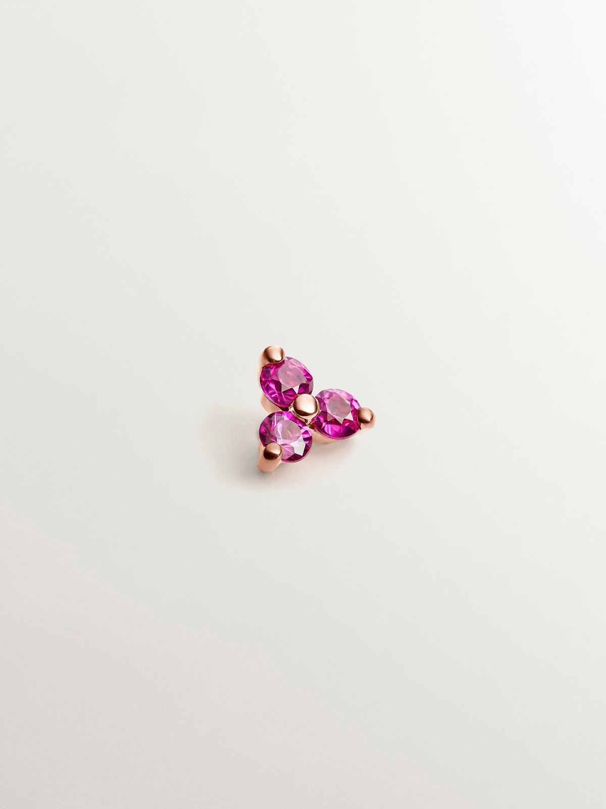 Pendiente individual de oro rosa de 18K con rubíes