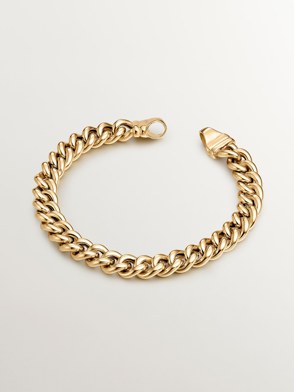 Barbados link chain bracelet in 925 silver plated in 18K yellow gold.
