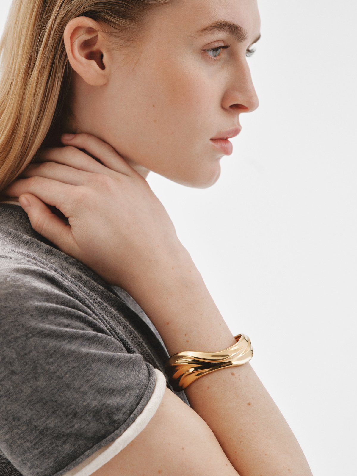 Rigid 18K yellow gold plated 925 silver bracelet with texture