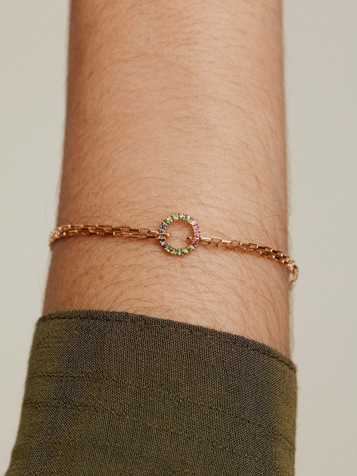 Bracelet de maillons forza en argent 925 plaqué en or jaune 18K avec anneau de pierres multicolores
