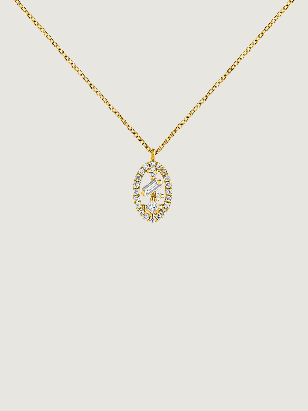 18K yellow gold pendant with diamond oval.