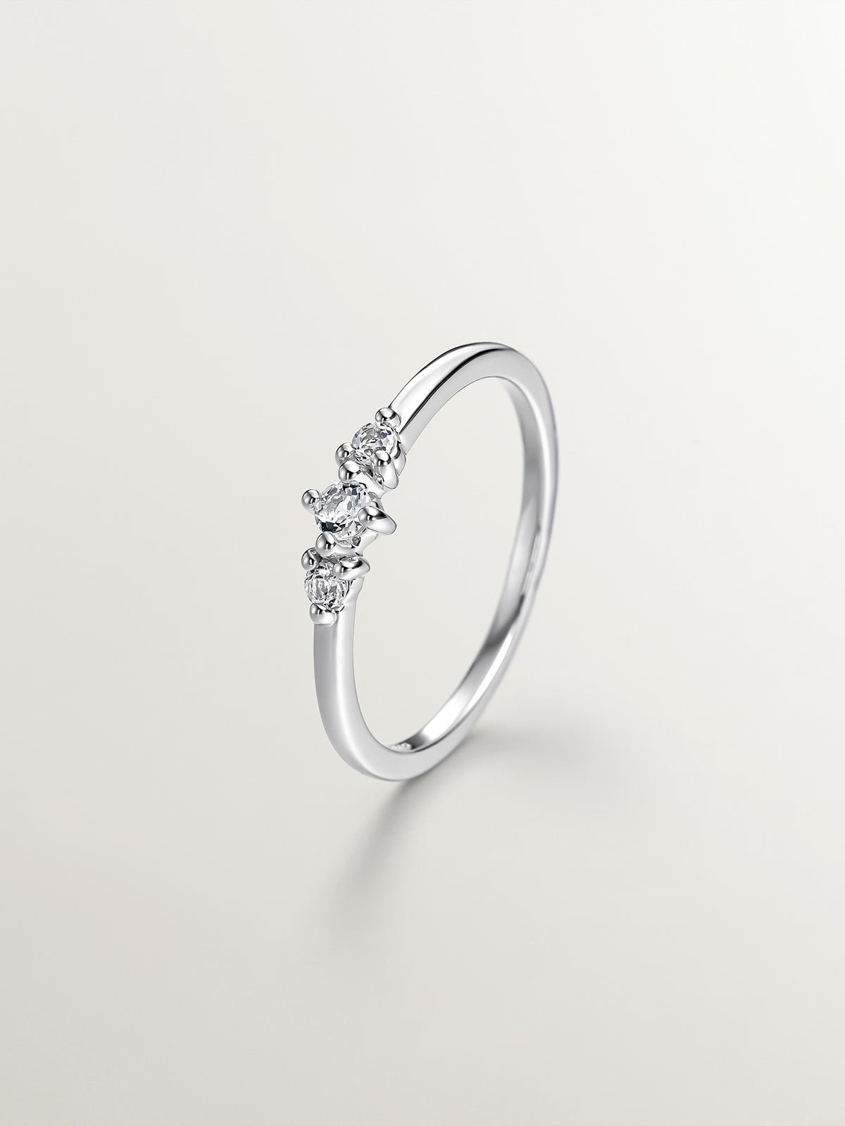 Anillo de plata 925 con topacios blancos