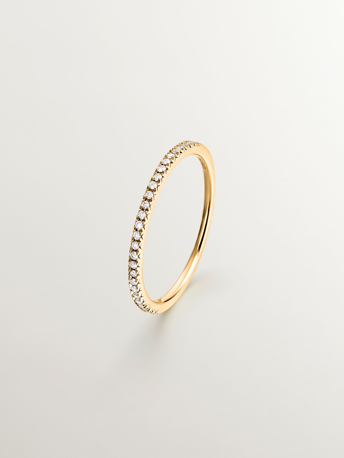 Anillo de oro amarillo de 18K con diamantes en talla brillante 
