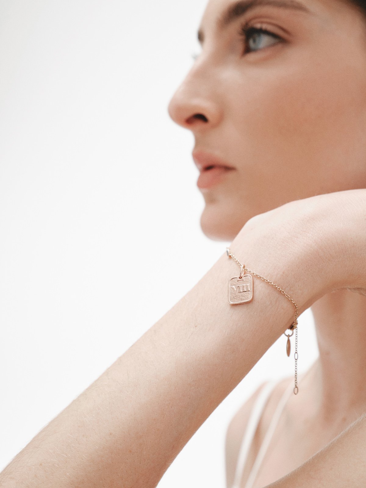 Charm de plata 925 bañada en oro rosa de 18K con número 8