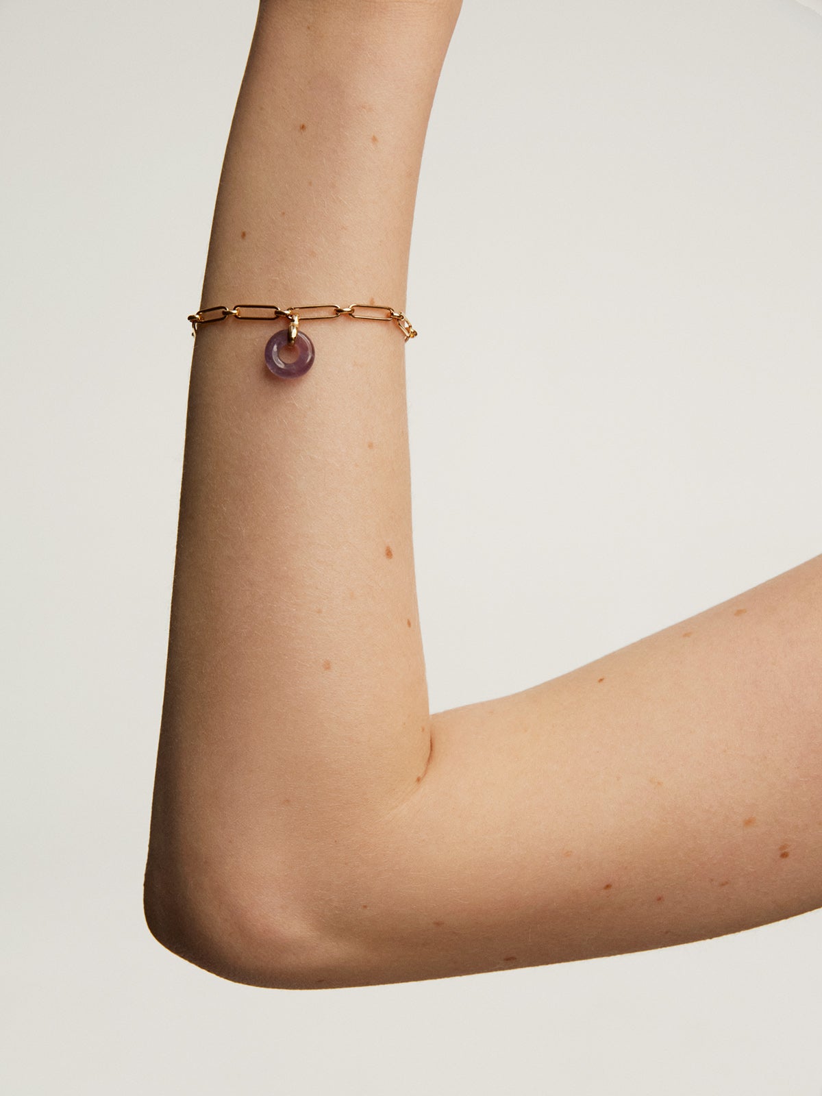 Pulsera de eslabones de plata 925 bañada en oro amarillo de 18K con amatista morada