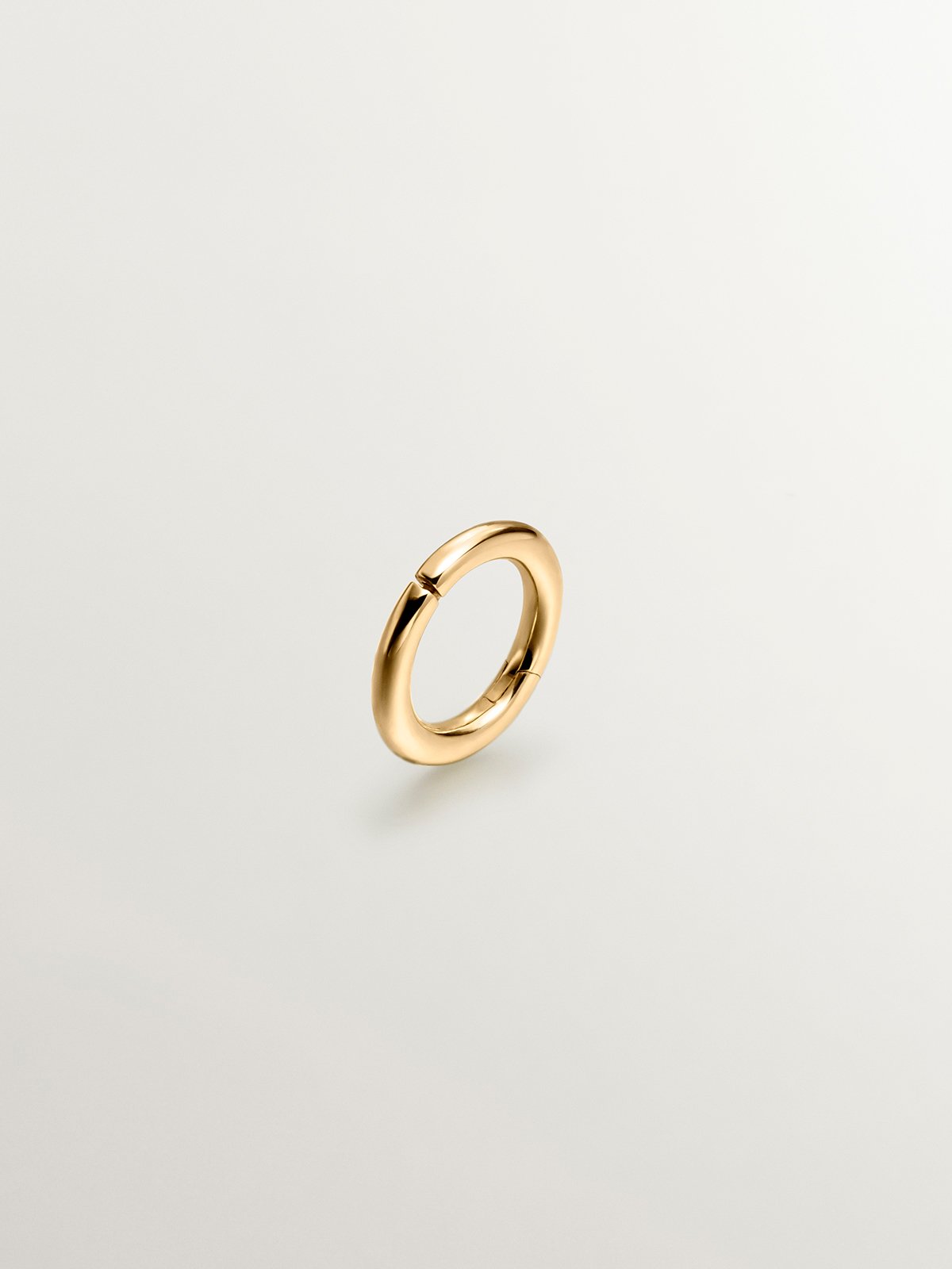 Small individual 9K yellow gold hoop earring.