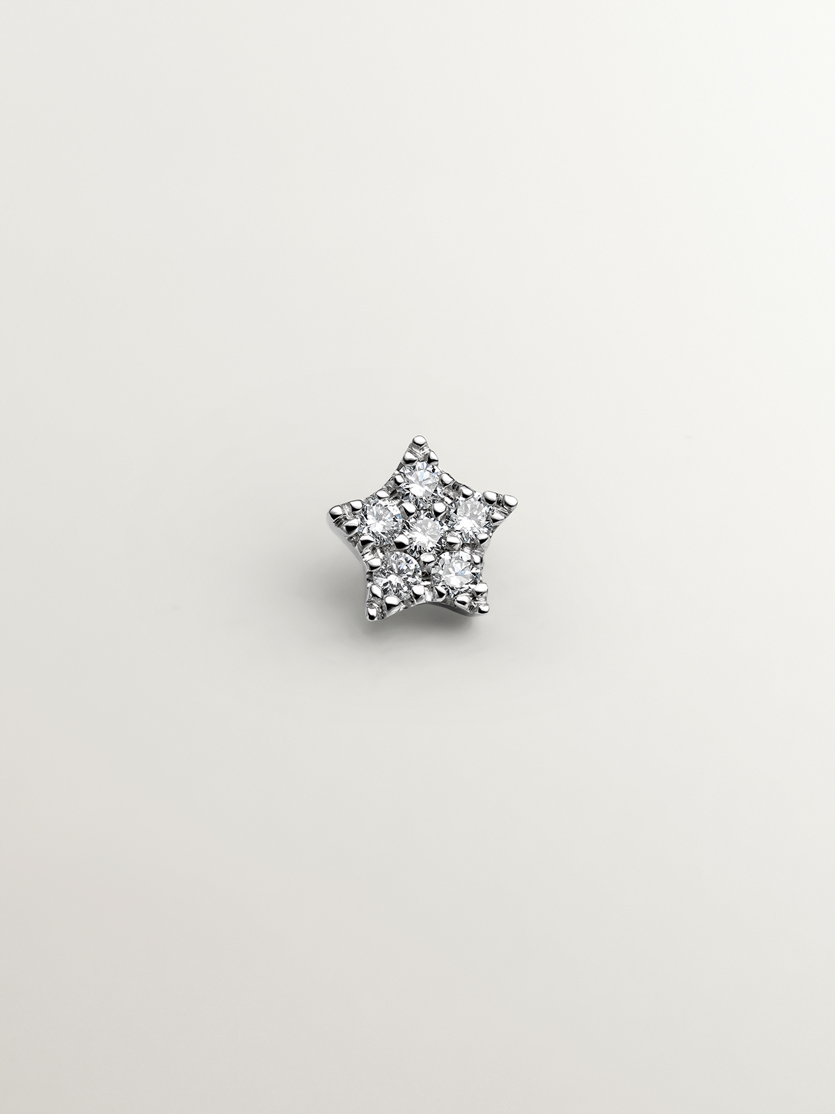 Piercing de oro blanco de 18K con diamantes 0,05 cts y forma de estrella