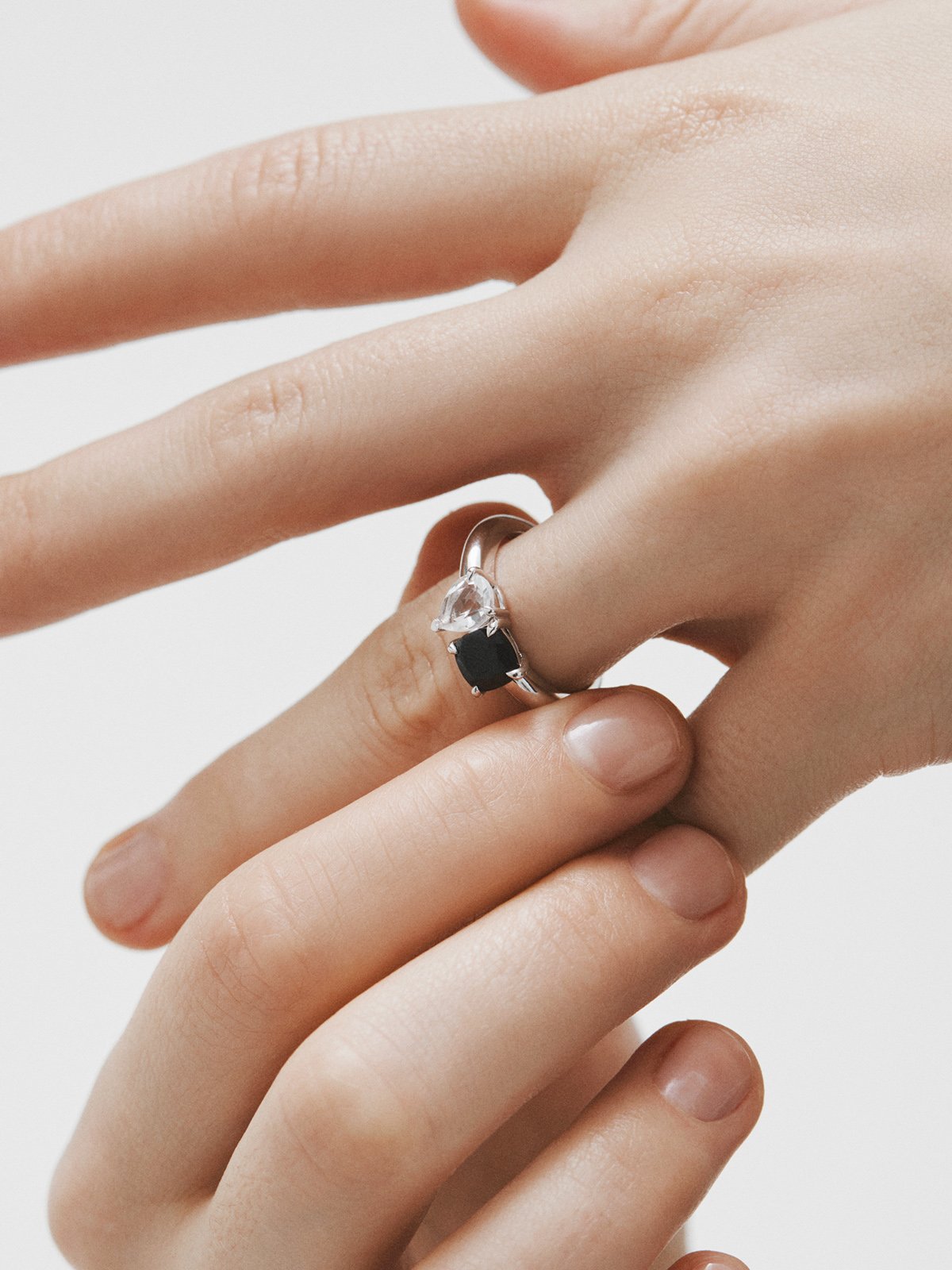 925 silver ring with black spinel and white quartz