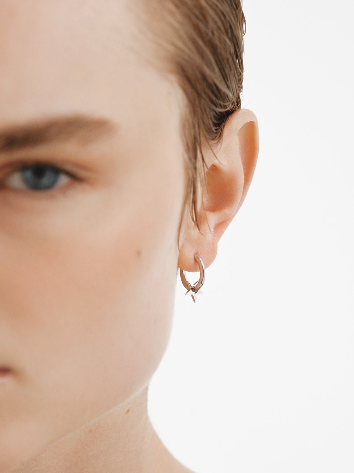 Small 925 silver hoop earrings with star.