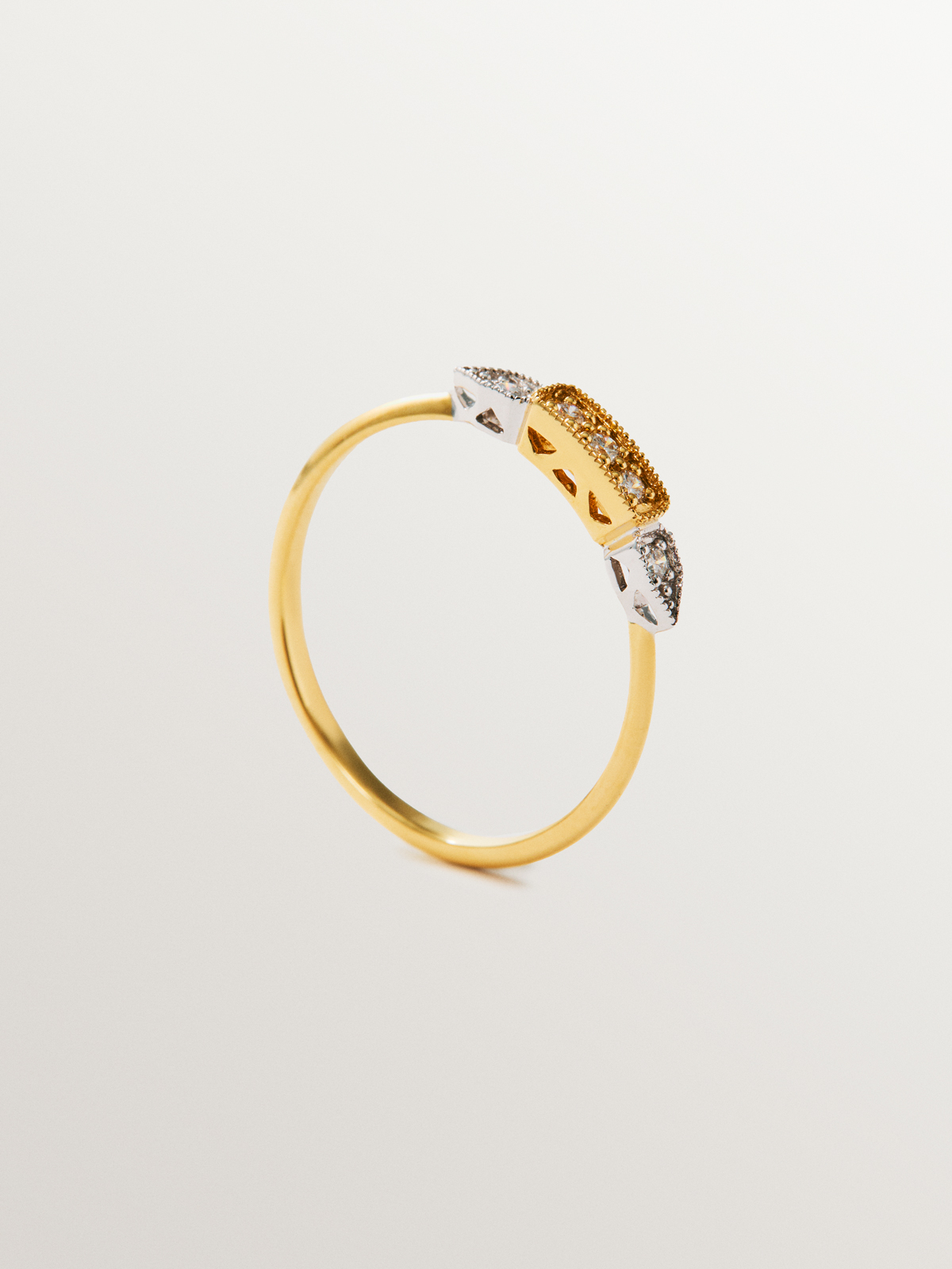 Anillo de oro blanco y amarillo de 18K con pavé de diamantes en talla brillante