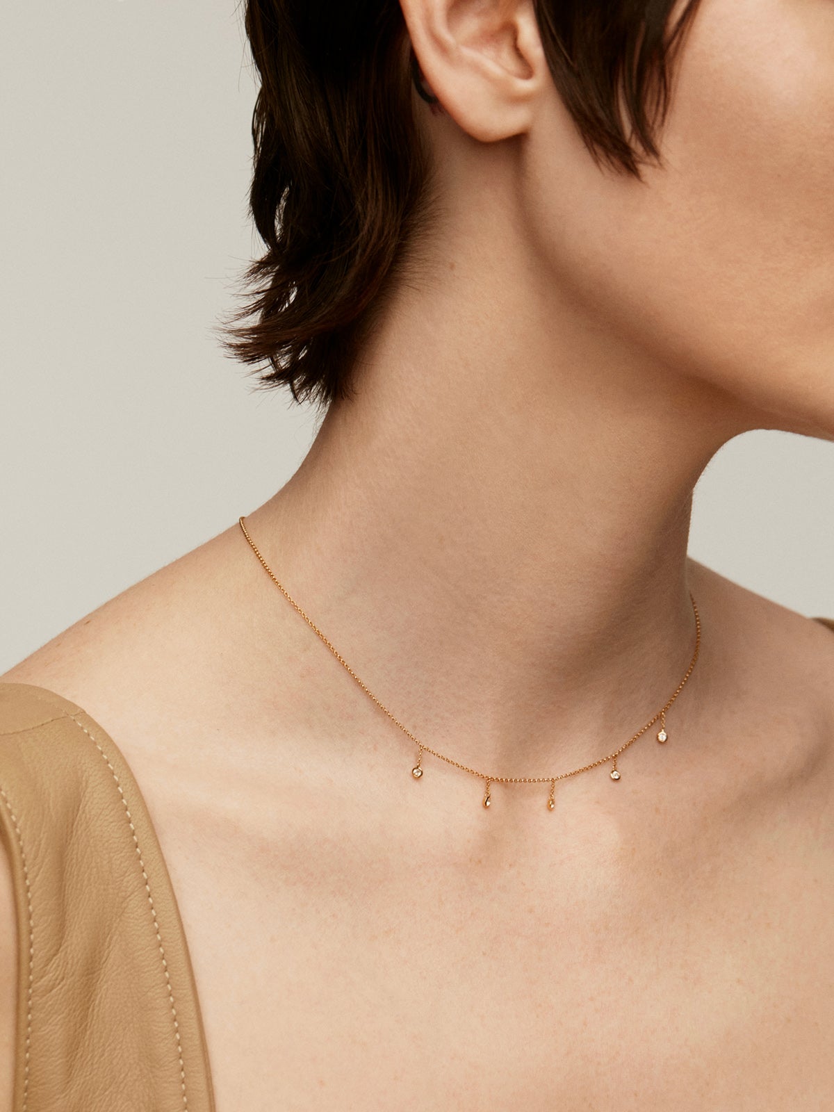 Collier en argent 925 plaqué or jaune 18K avec topazes blanches
