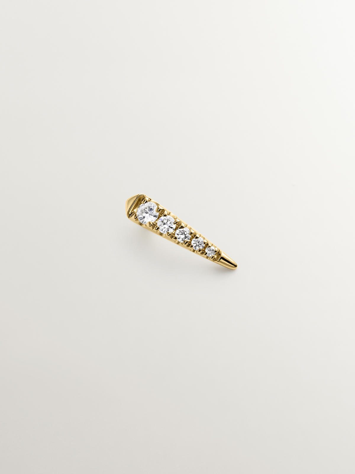 Individual 9K yellow gold earring with diamonds.