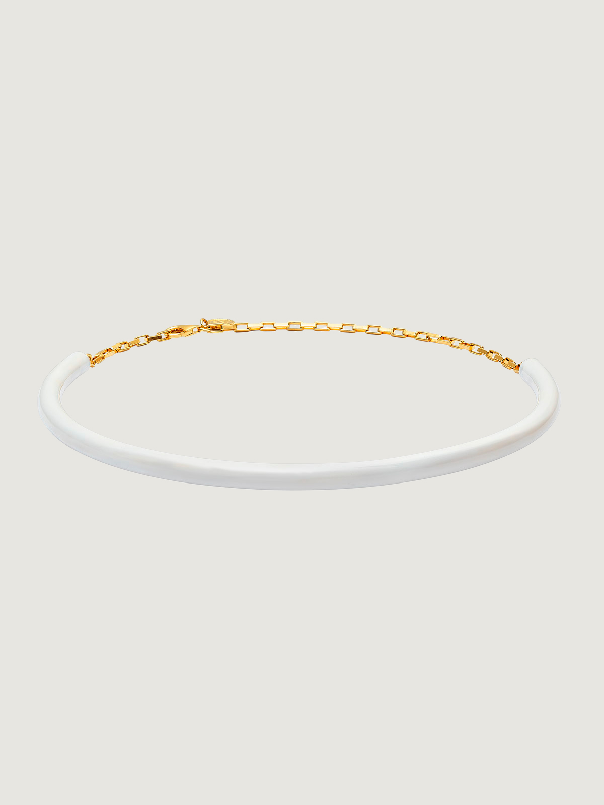 Collar tipo choker de plata 925 bañada en oro amarillo de 18K con esmalte blanco