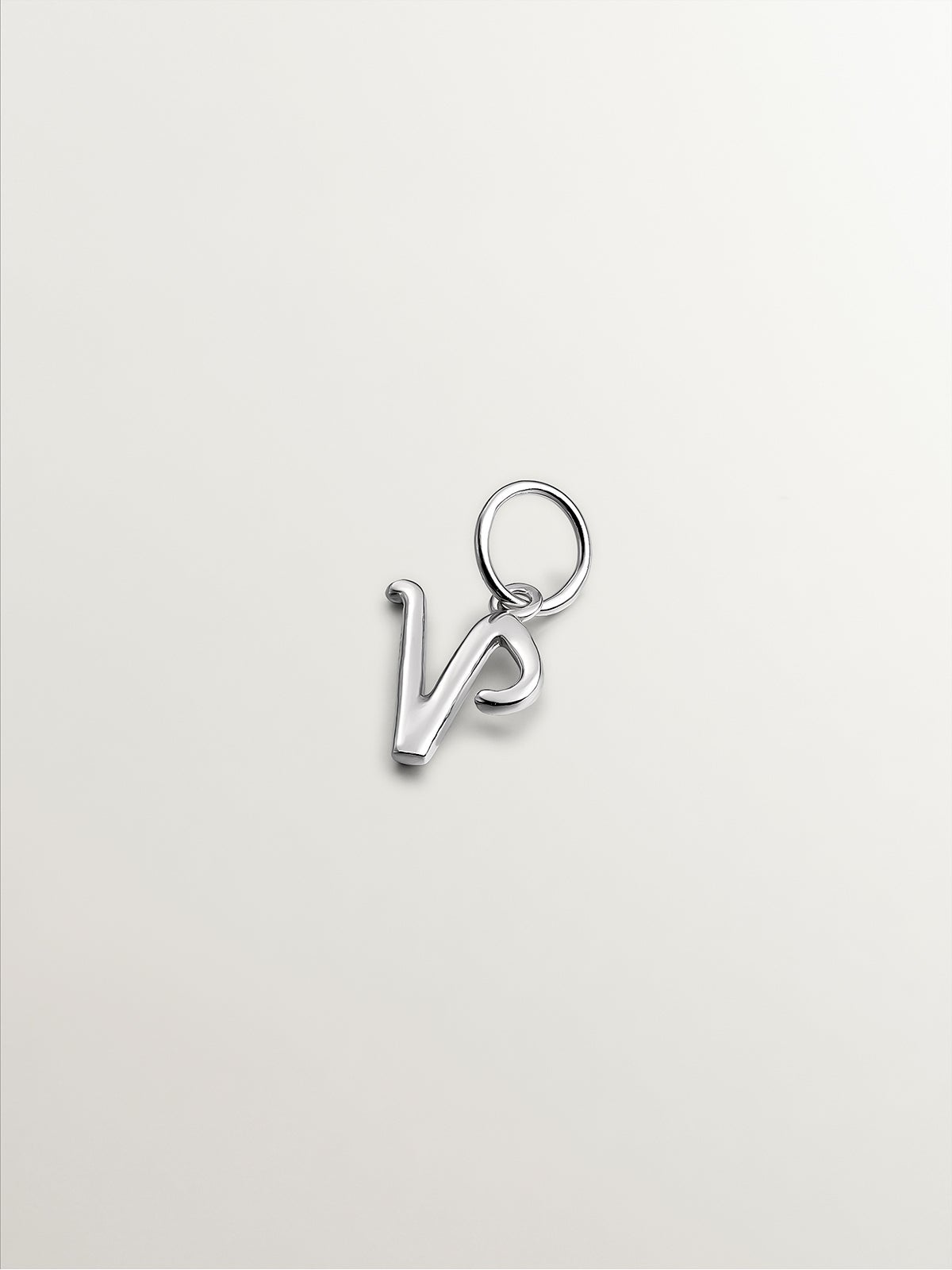 Charm de plata 925 con inicial V