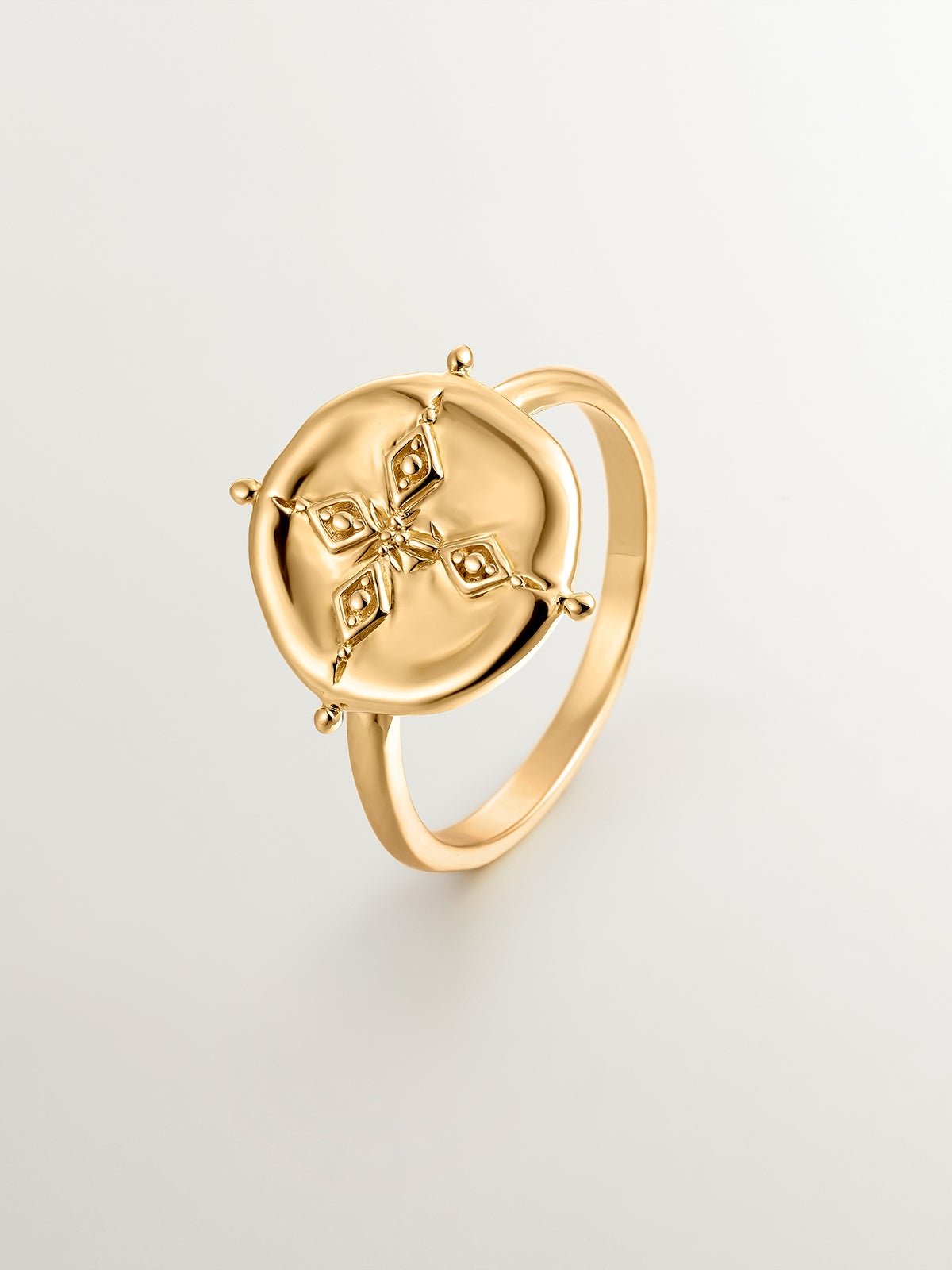 925 Silver ring bathed in 18K yellow gold with a medallion shape.