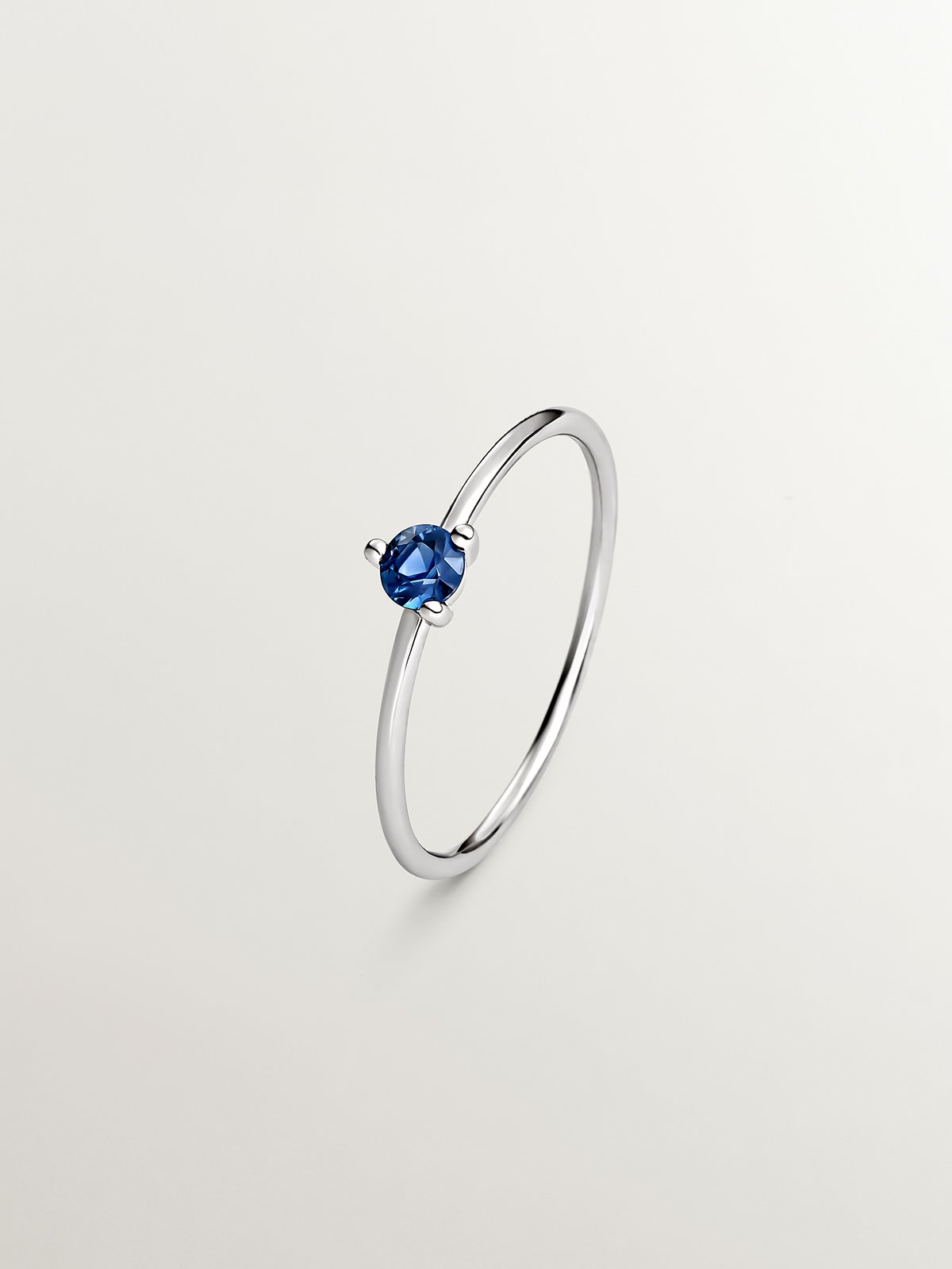 9K White Gold Ring with Blue Sapphire
