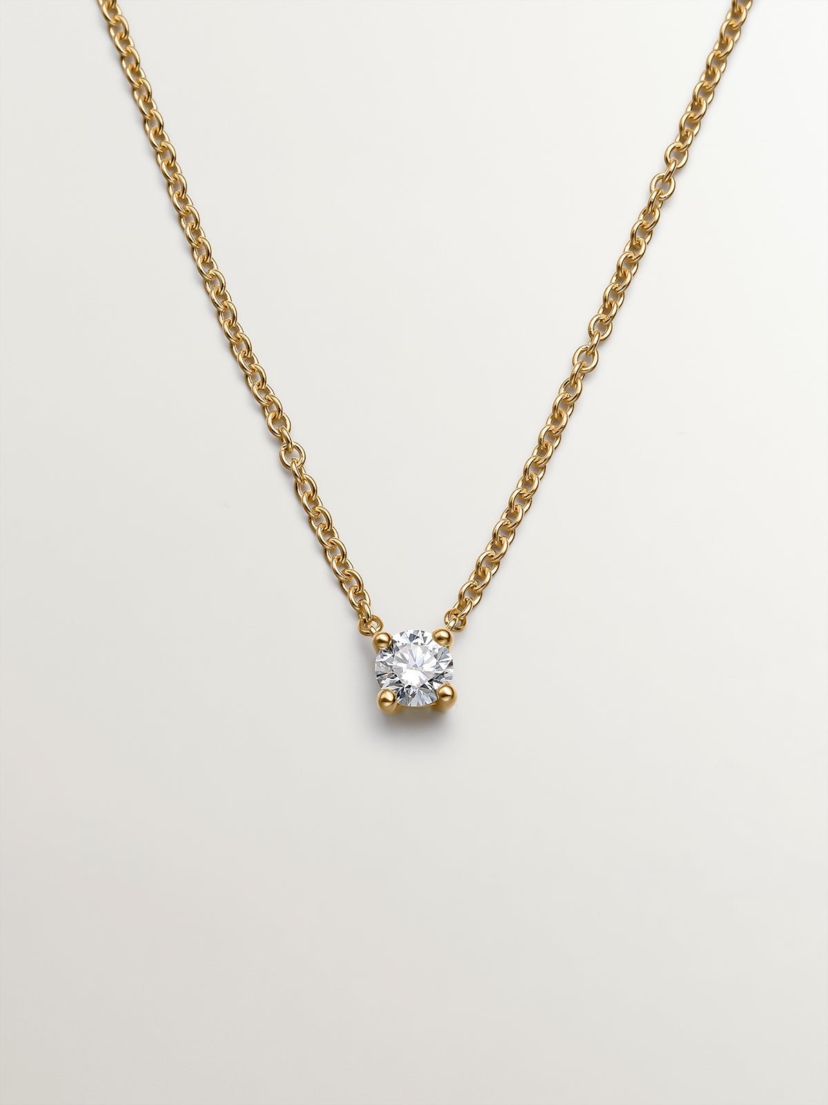 18K yellow gold solitaire pendant with 0.15 ct diamond