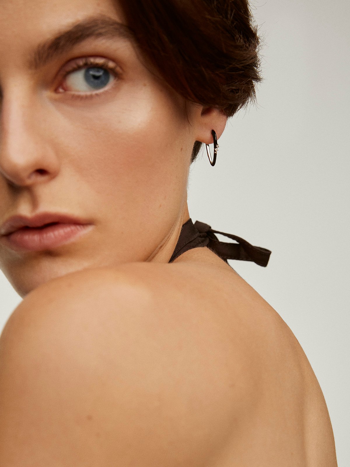 Individual 18K white gold earring with black enamel and diamonds.