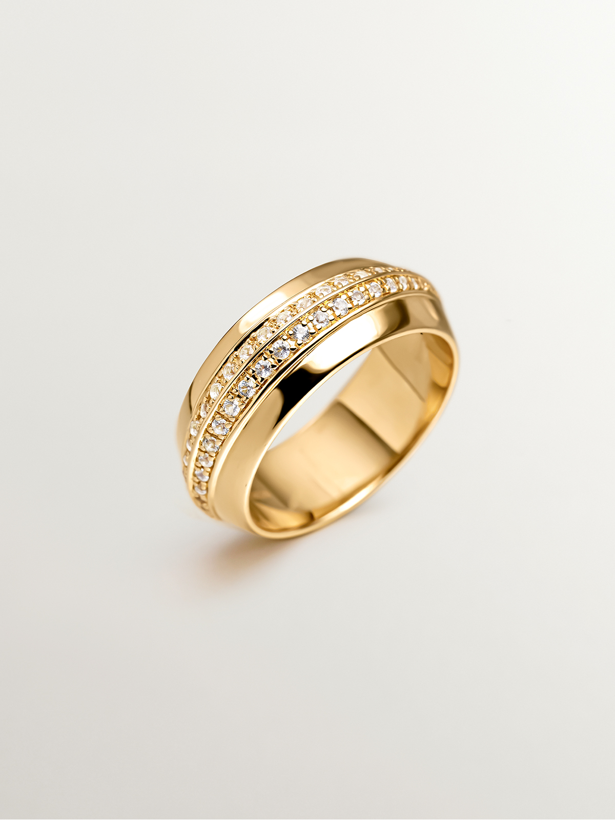 Anillo ancho de plata 925 bañada en oro amarillo de 18K con topacios blancos