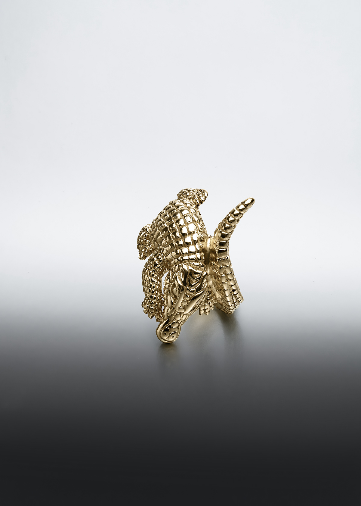 925 Silver wide ring, dipped in 18K yellow gold, in the shape of a crocodile.