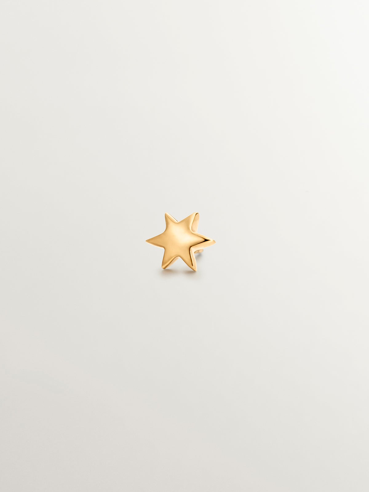 Piercing de oro amarillo de 18K con forma de estrella