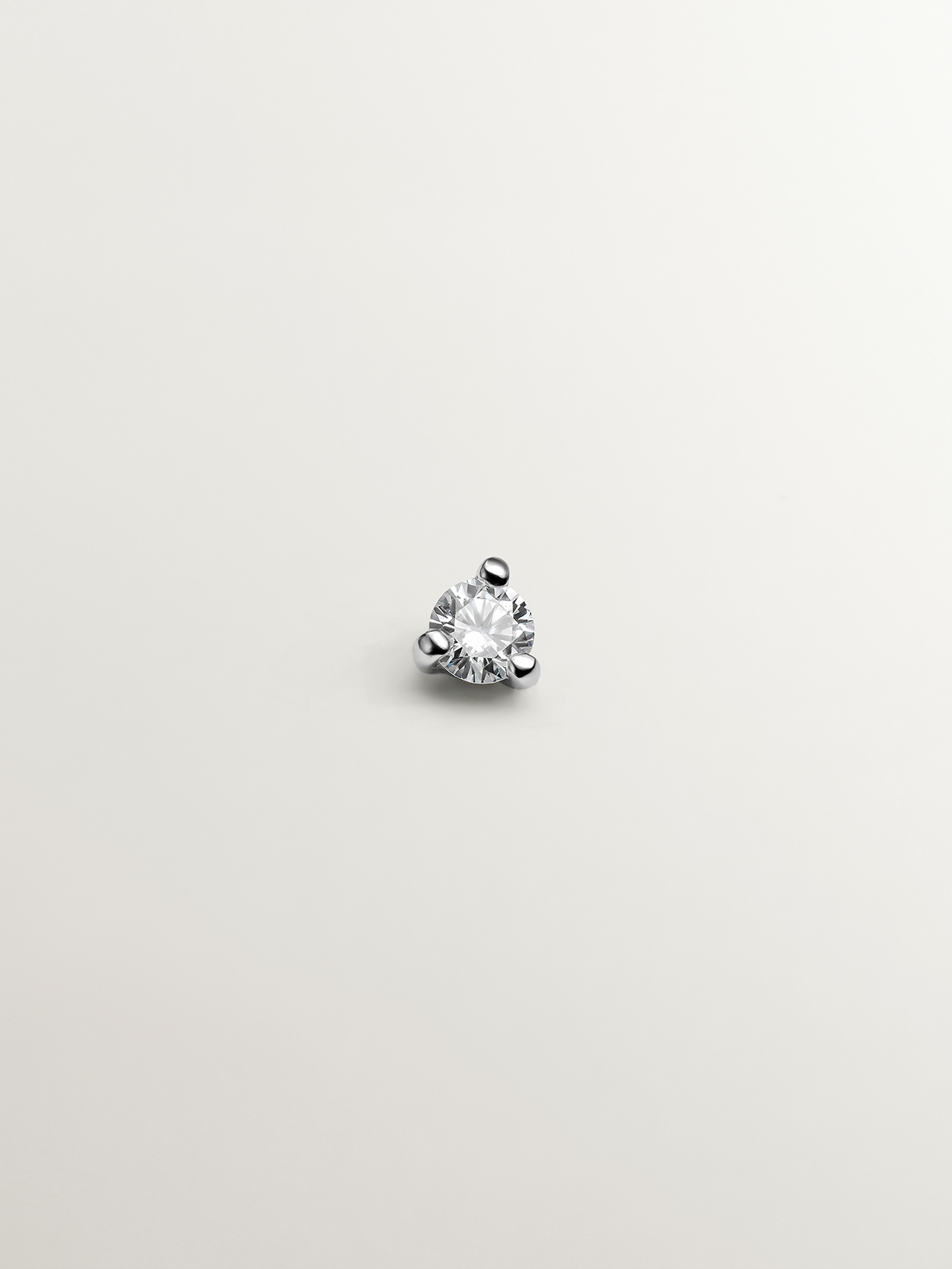 18K White Gold Single Piercing with 0.02 cts Diamond